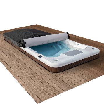 Roll cover för swimspa